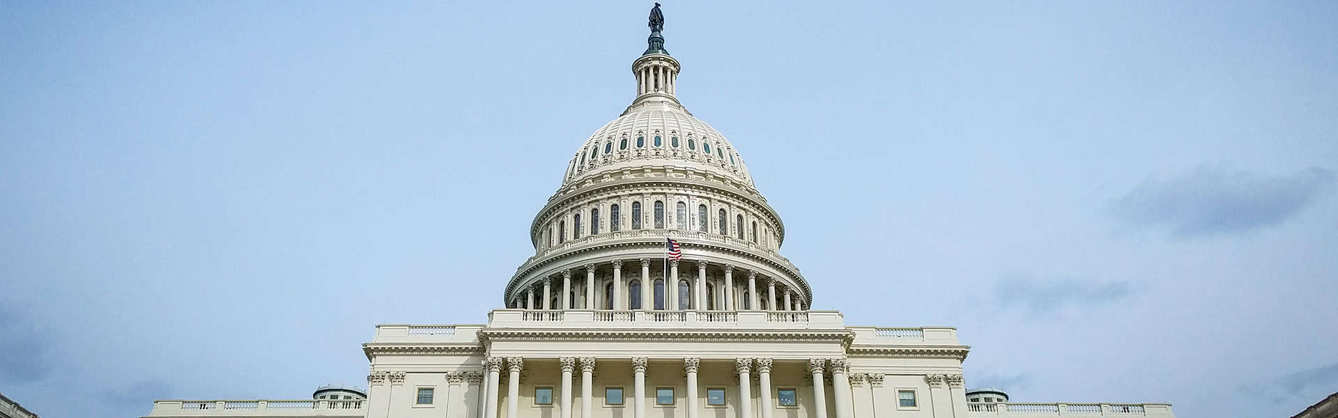 Picture of The US Capitol / shutterstock.com